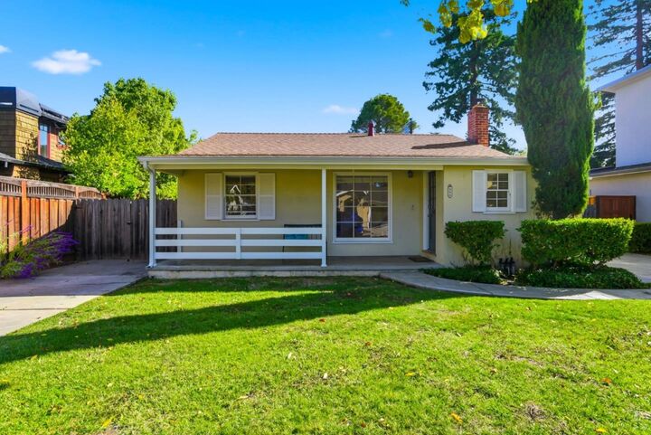 Property Photo: 884 Warren Way CA 94303