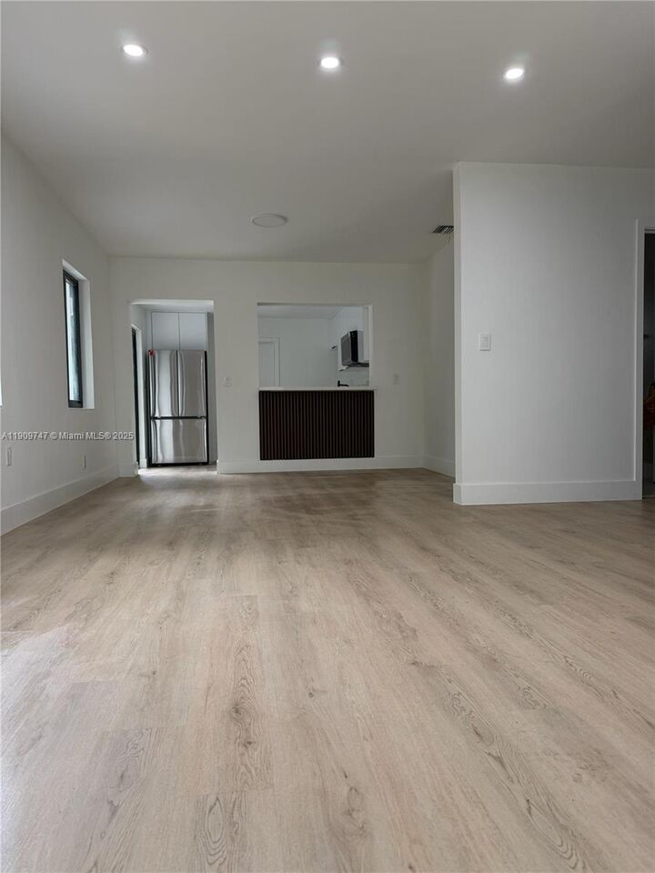 Property Photo: 1621 SW 11th Ct FL 33312