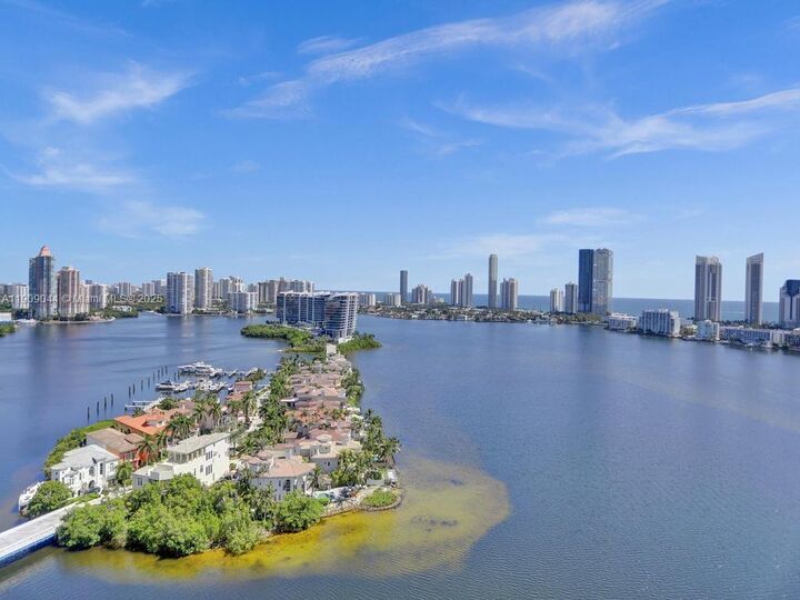 Property Photo: 3000 Island Blvd 1904 FL 33160