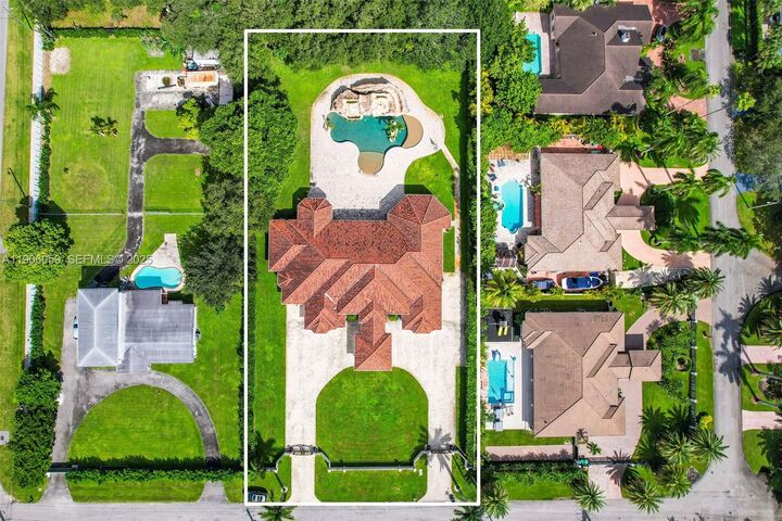 Property Photo: 12175 SW 80th St FL 33183