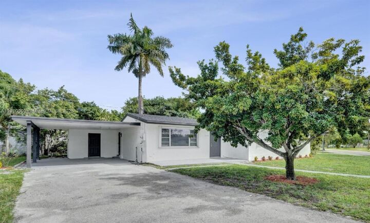 Property Photo: 1143 NW 18th St FL 33311