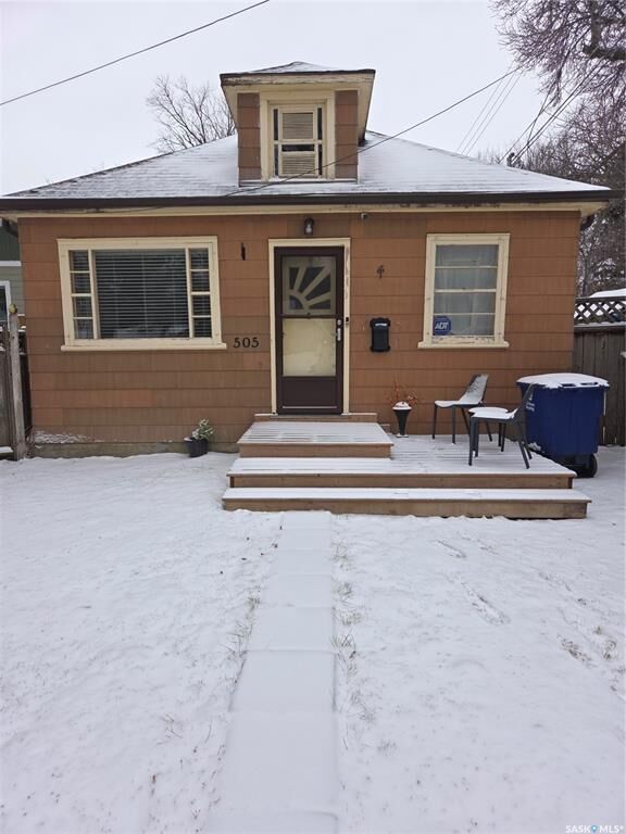 Property Photo: 505 F Avenue N SK S7L 1W2