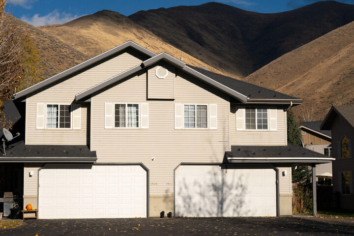 Property Photo: 2520 Woodside Blvd ID 83333