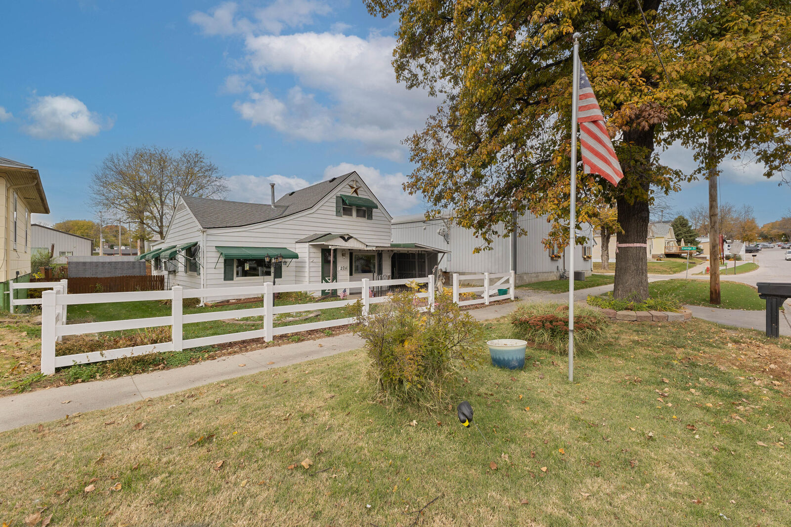 Property Photo:  204 S Vine  Street  IA 51534 