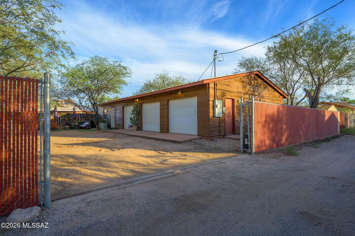 Property Photo:  420 S Country Club Road  AZ 85716 