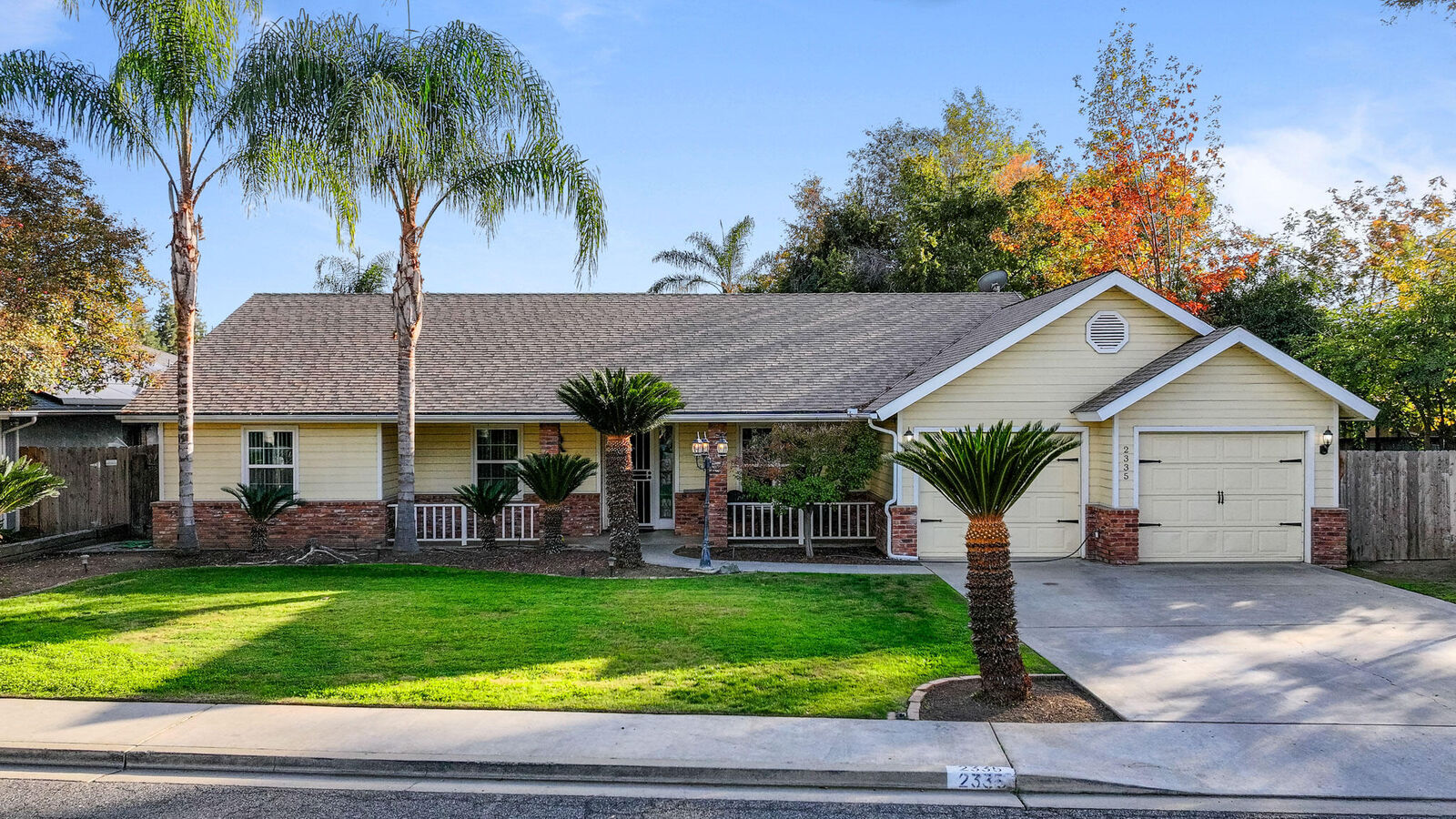 Property Photo: 2335 E Harvard Court CA 93292