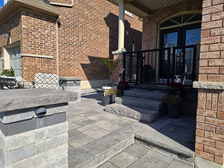 Property Photo:  1979 Riverton Street  ON L1K 0P4 