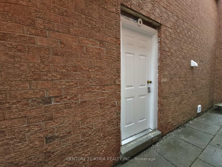 Property Photo:  76 Carisbrooke Square  ON M1B 4M4 