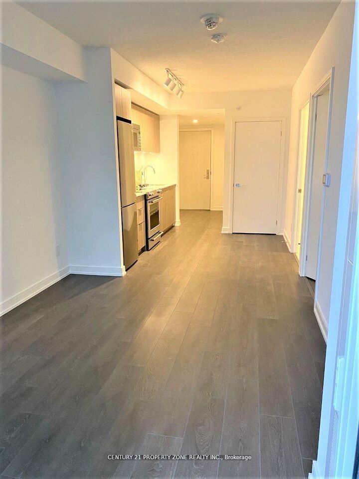 Property Photo:  30 Samuel Wood Way 1711  ON M9B 0C9 