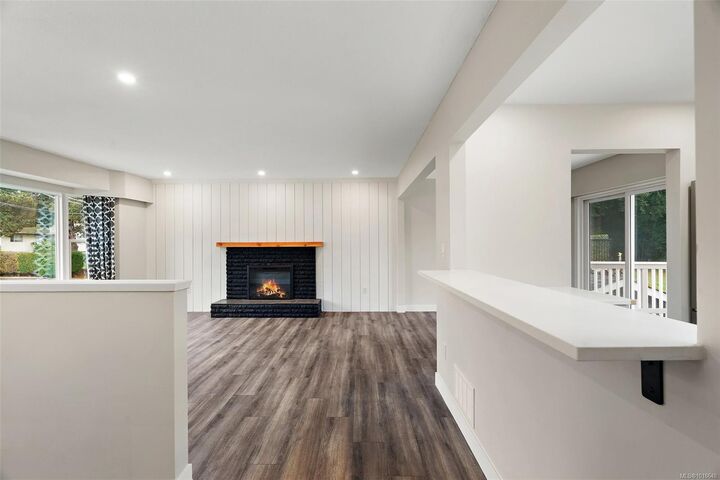 Property Photo:  538 Cedarcrest Dr  BC V9C 1M3 