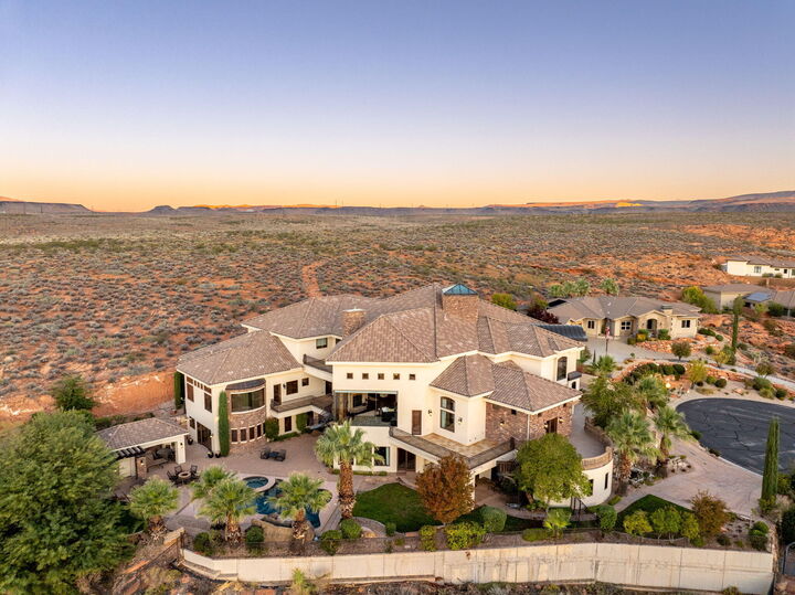 Property Photo: 1445 W Grande Cir #7 UT 84780