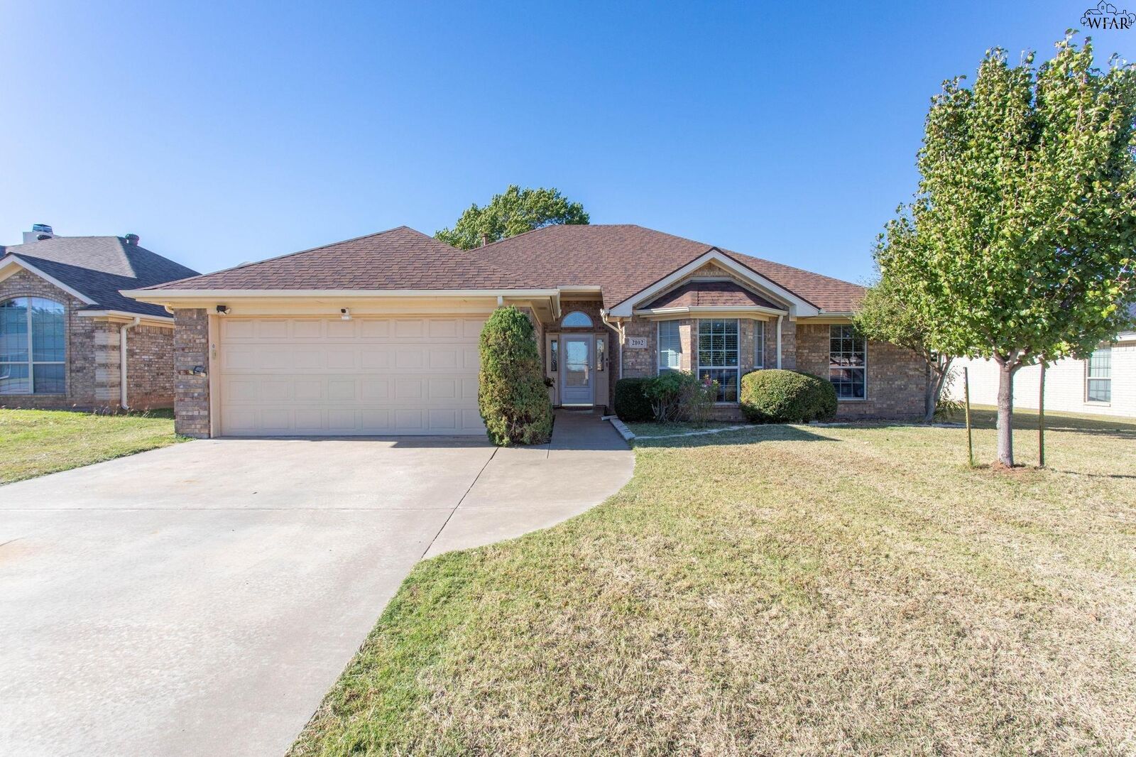 Property Photo:  2102 E Hunters Glen  TX 76306 