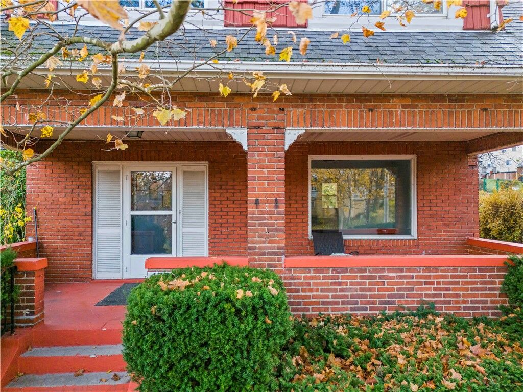 Property Photo:  433 Green St  PA 15120 