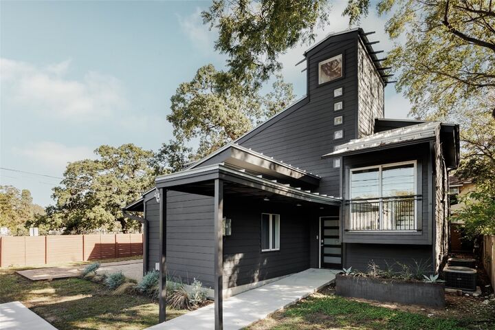 Property Photo:  1315 Comal Street  TX 78702 