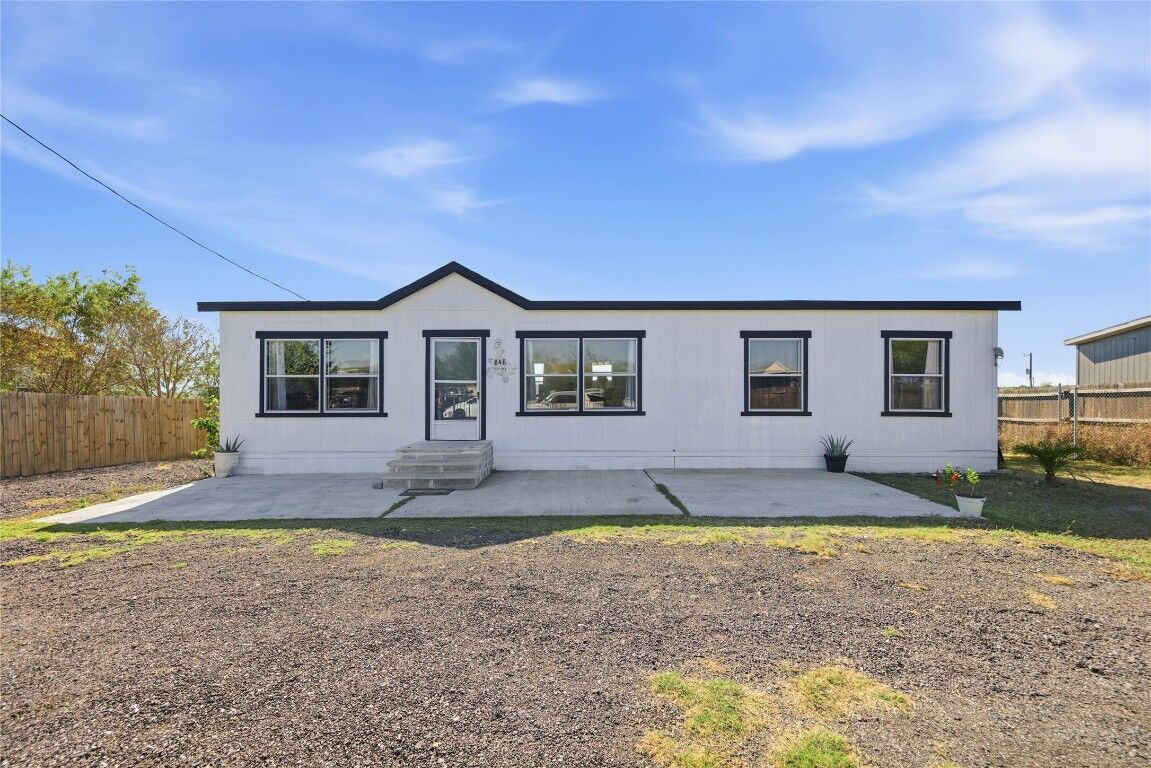 Property Photo: 848 Railyard Drive TX 78640