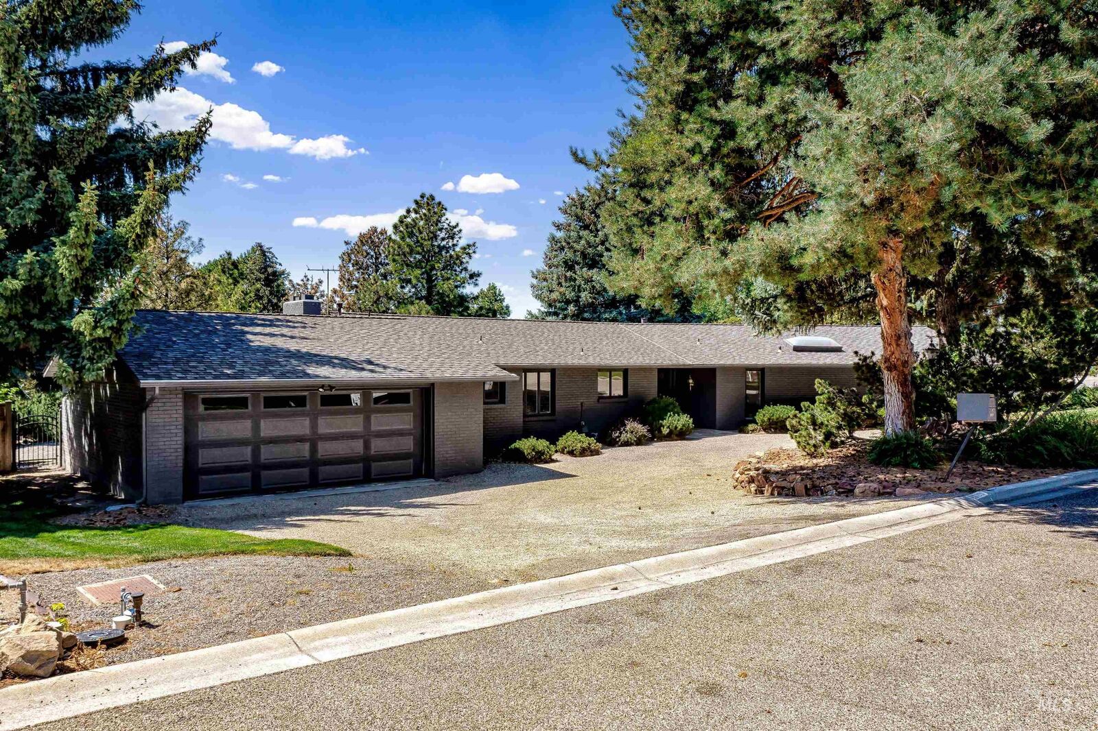 Property Photo:  2209 S Ridgeview Way  ID 83712 
