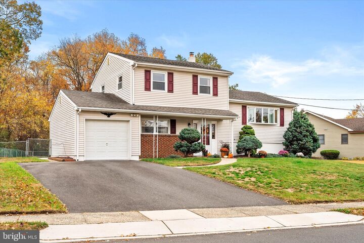 10 Carl Sandburg Drive  Hamilton NJ 08690 photo