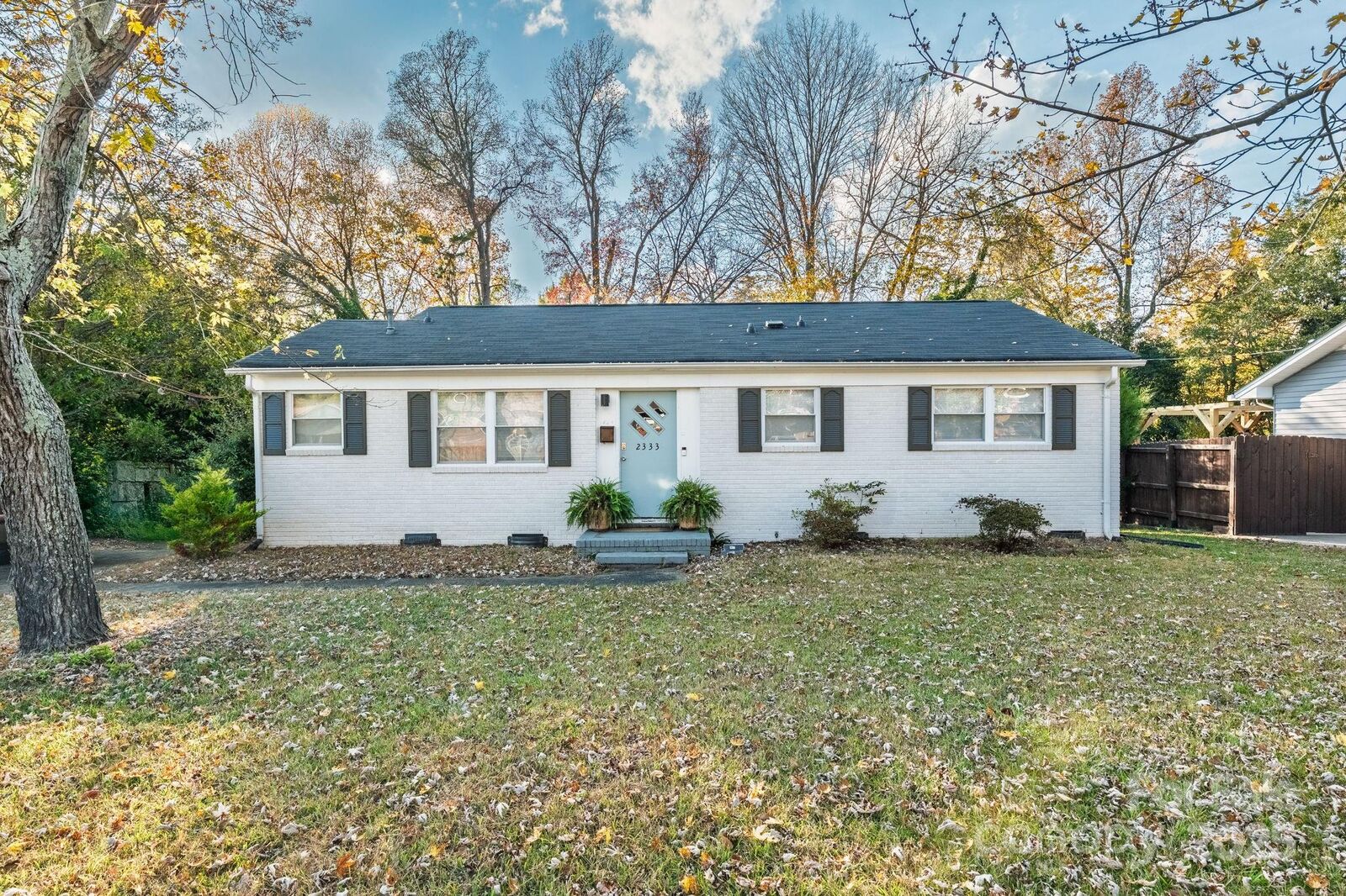 Property Photo: 2333 Birchcrest Drive NC 28205