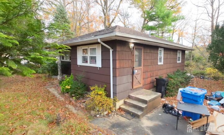 Property Photo:  4 Texas Road  NJ 08831 