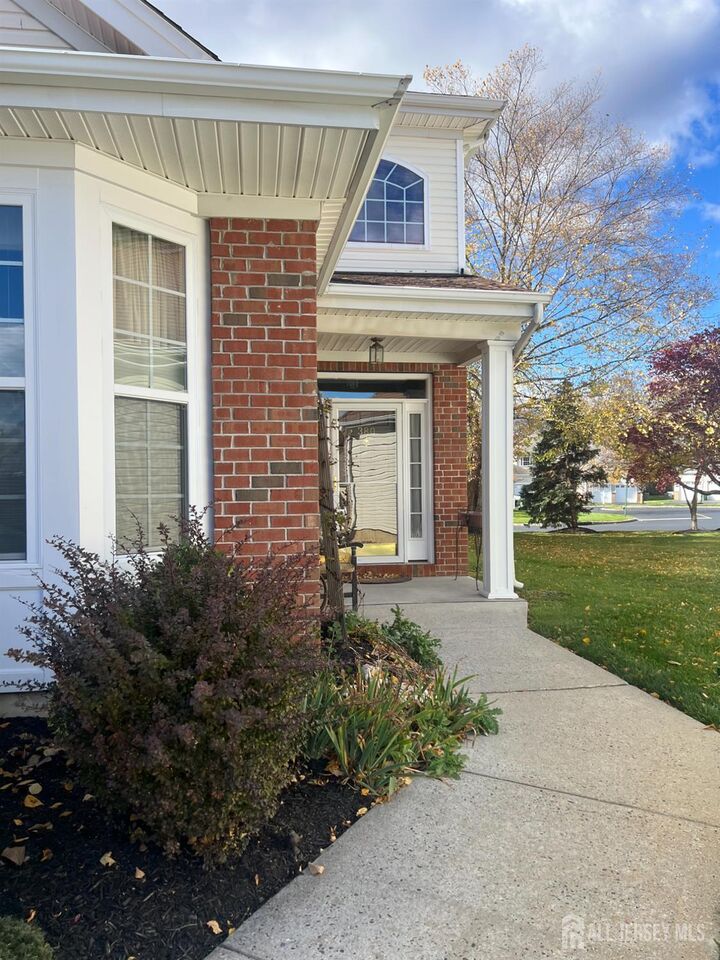 Property Photo:  380 Daisy Court  NJ 08831 