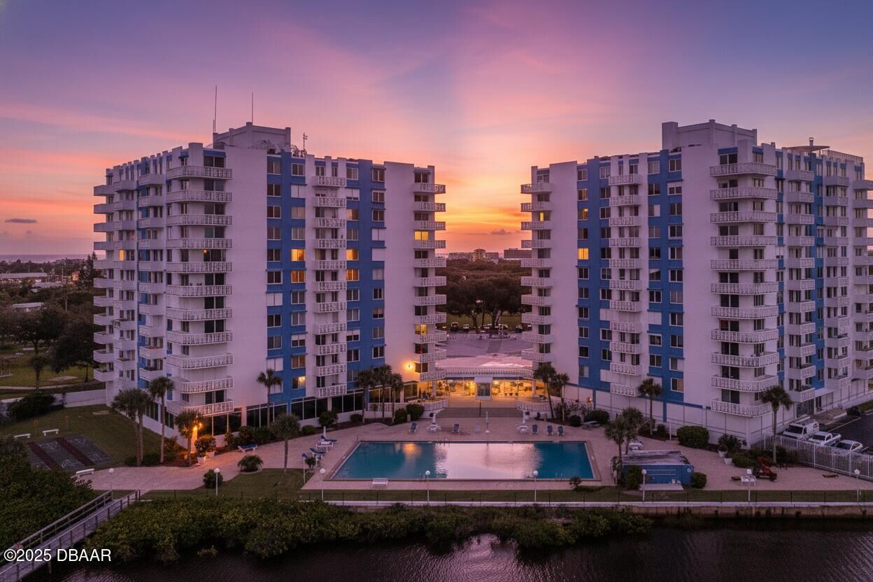 Property Photo: 935 N Halifax Avenue 802 FL 32118