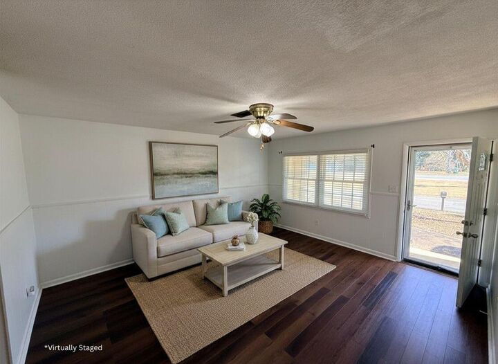 Property Photo: 1008 S Palm Boulevard FL 32578