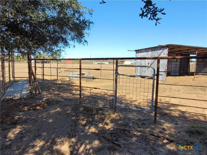 Property Photo:  226 Fm 1107  TX 78160 