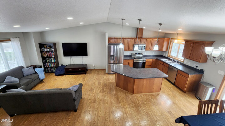 Property Photo: 4907 Hitchcock Drive ND 58503