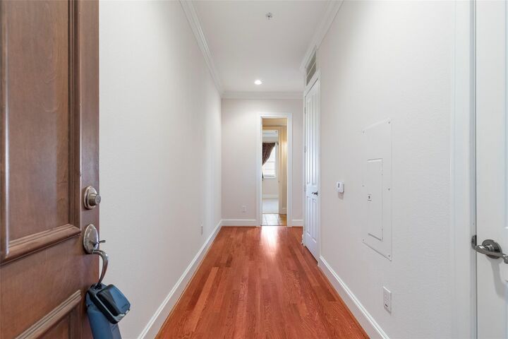 Property Photo: 7134 Mapleridge Street 3G TX 77081