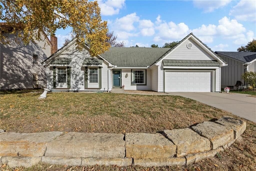Property Photo:  1404 Frontier Lane  KS 66062 
