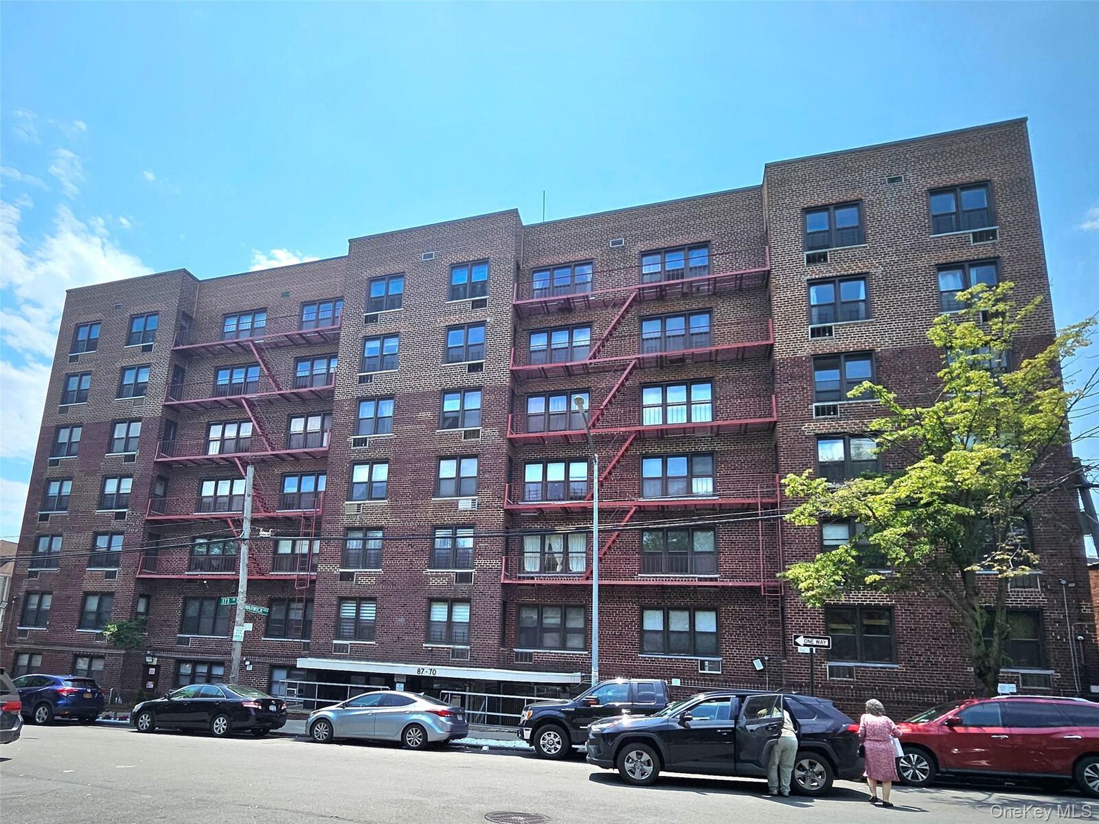 Property Photo:  87-70 173 Street 6H  NY 11432 