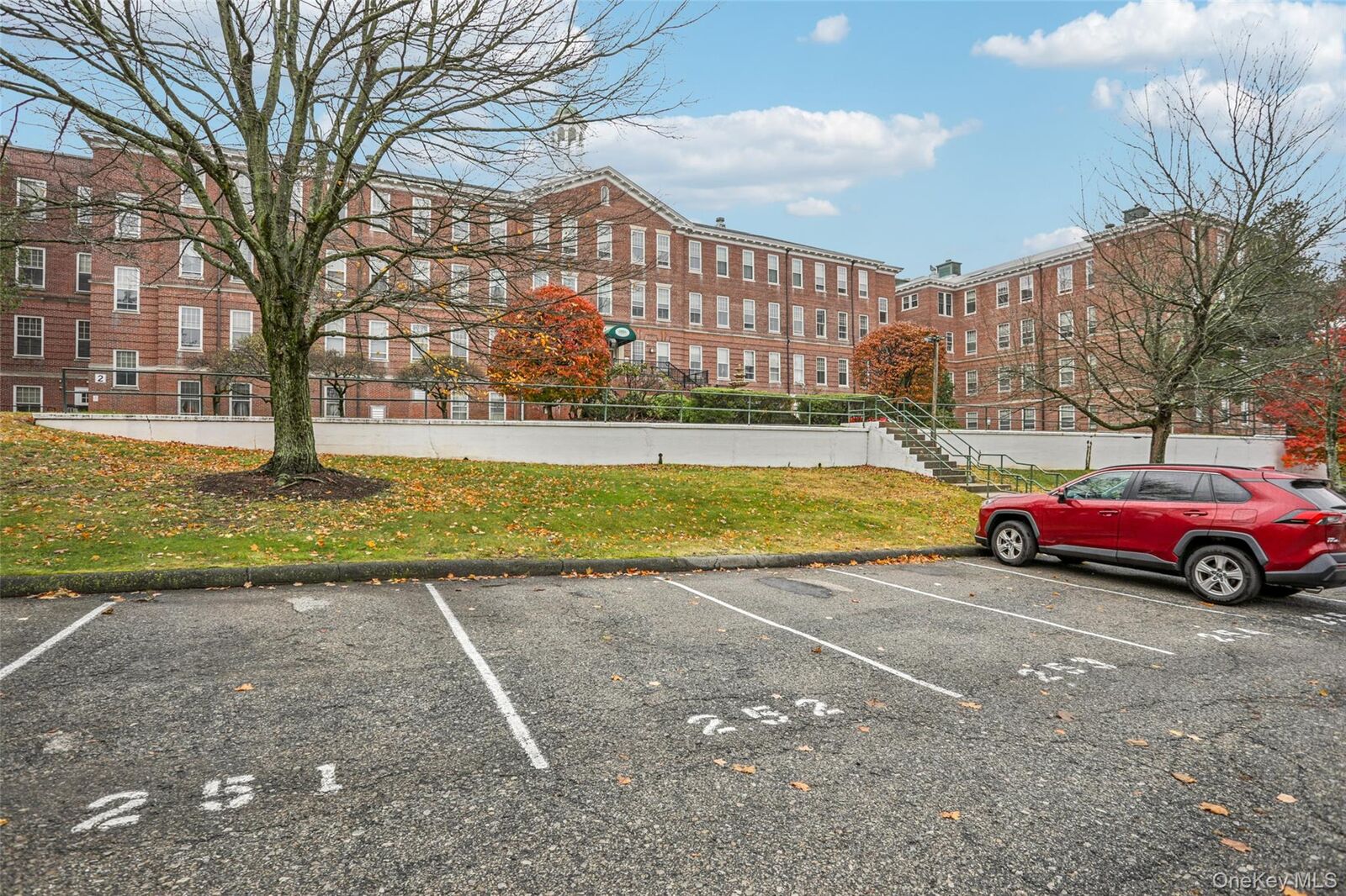 Property Photo: 3208 Villa At The Woods NY 10566