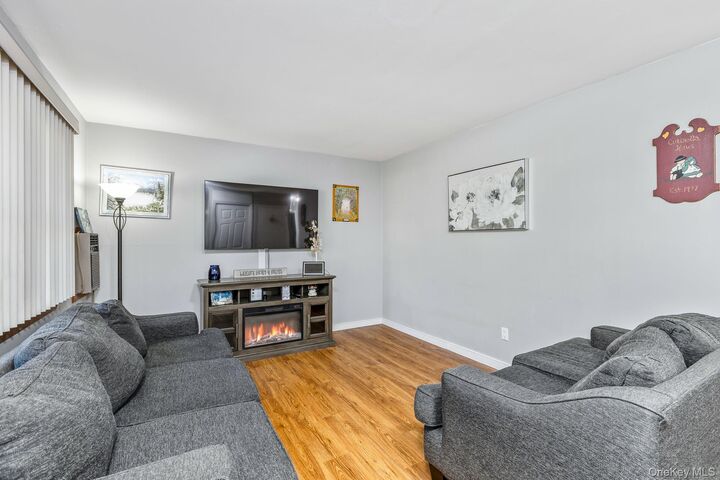 Property Photo:  6 Talbot Lane  NY 11784 