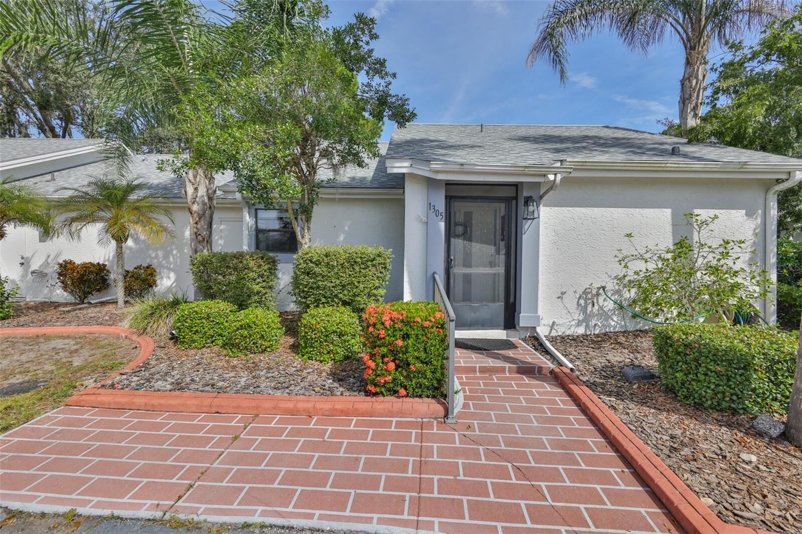 Property Photo: 1305 Spry Court FL 33573