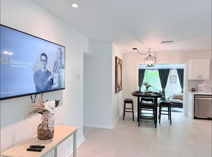 Property Photo: 1558 Delaware Avenue NE FL 33703