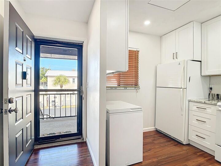 Property Photo:  431 Airport Avenue E 207  FL 34285 