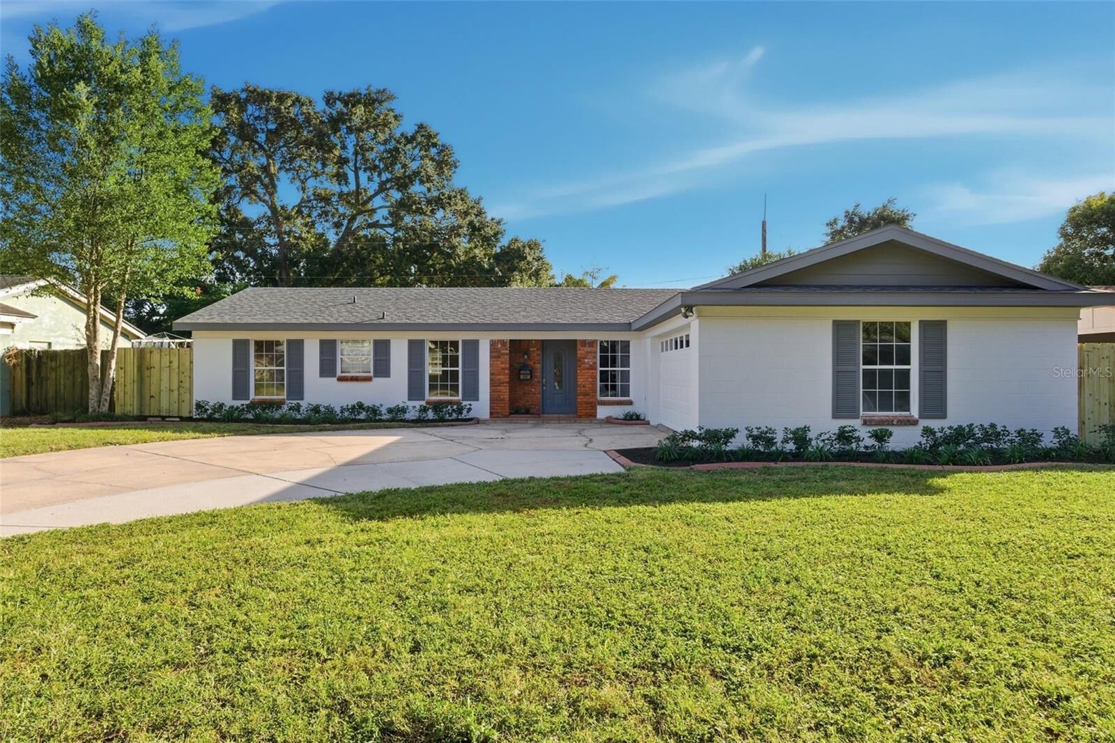 Property Photo:  2410 Dellwood Drive  FL 32806 