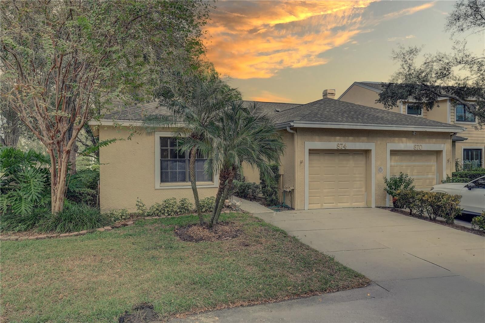 Property Photo:  874 Glades Court NE  FL 33702 