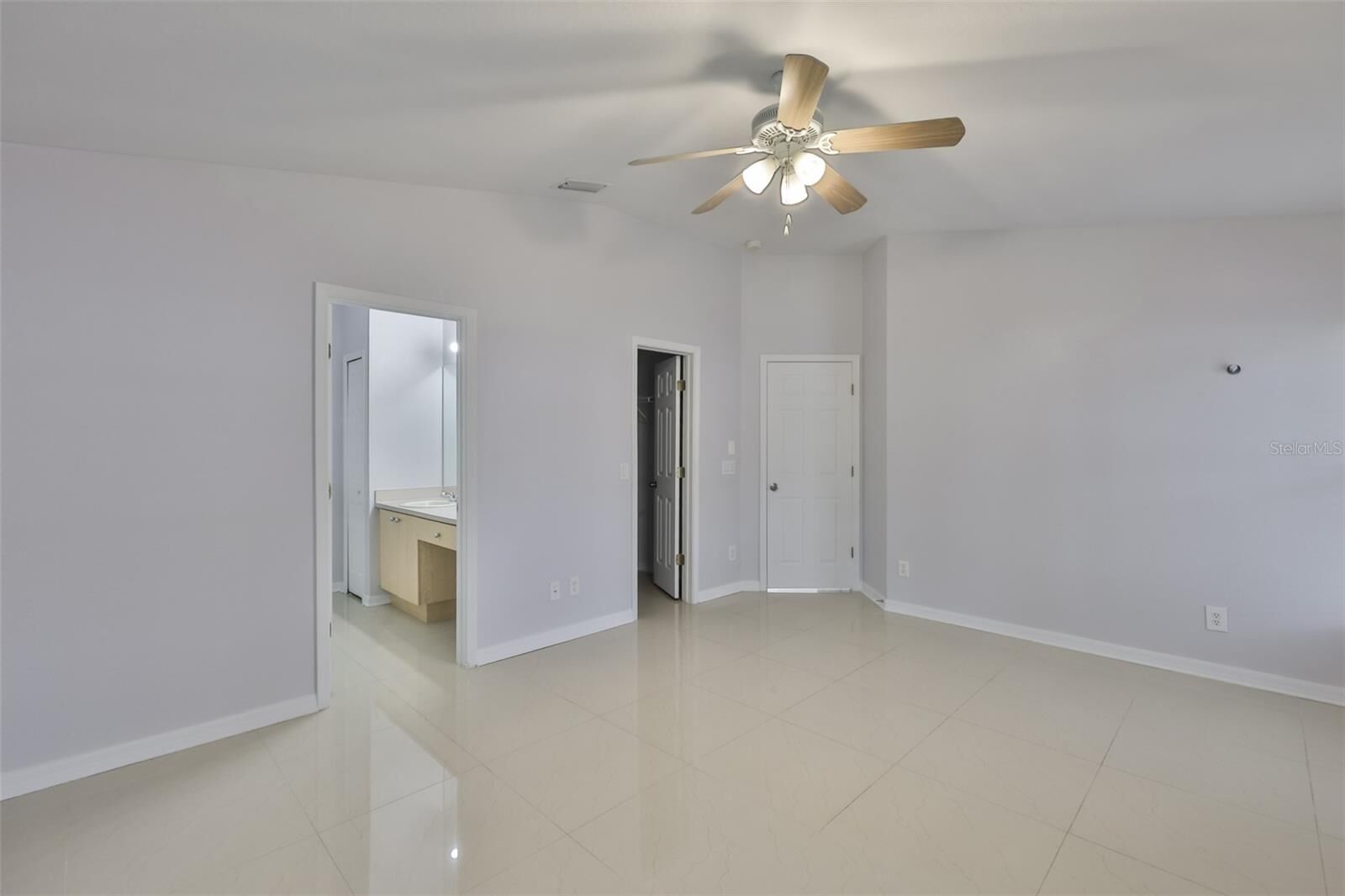 Property Photo: 11345 Coconut Island Drive FL 33569
