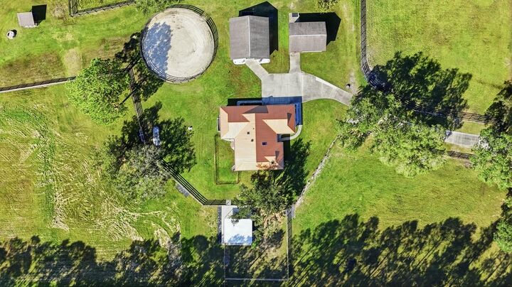 Property Photo: 460 Spring Forest Drive FL 32168