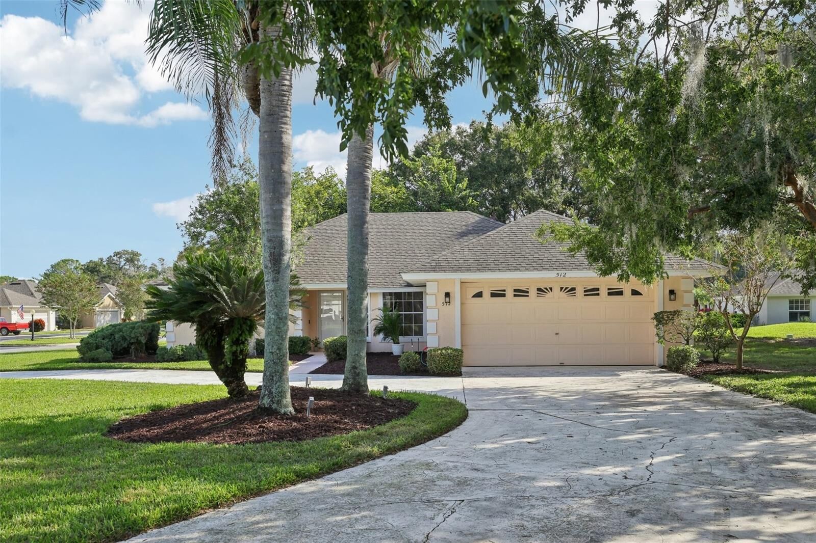 Property Photo:  512 Juniper Way  FL 32778 