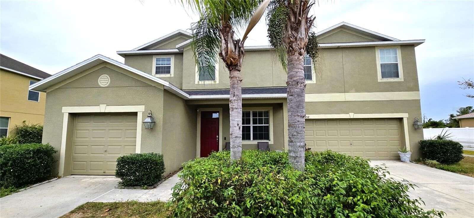 Property Photo: 2432 Cumberland Cliff Drive FL 33570