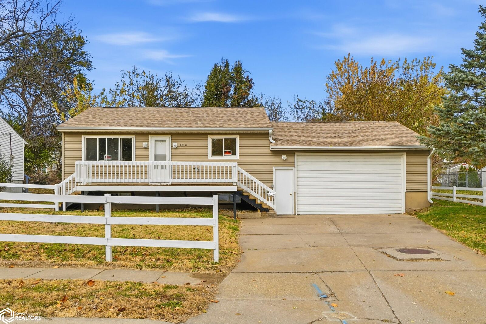 Property Photo:  2310 Flint Hills Drive  IA 52601 