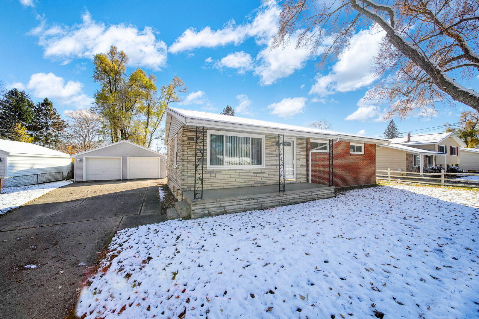 Property Photo: 1273 E Southfield Drive MI 49203