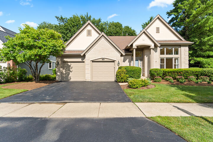 Property Photo: 2803 Wildflower Court IL 60026