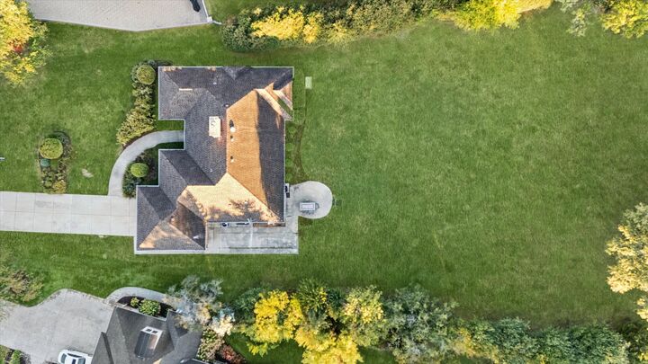 Property Photo: 31 Croydon Lane IL 60523