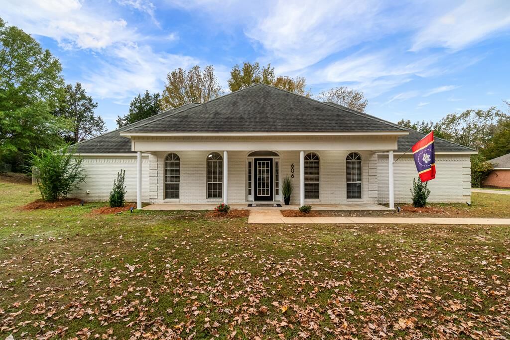 Property Photo:  606 Austin Cove  MS 38655 