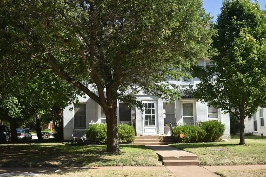 Property Photo: 3830 W 6th Street 1 TX 76107