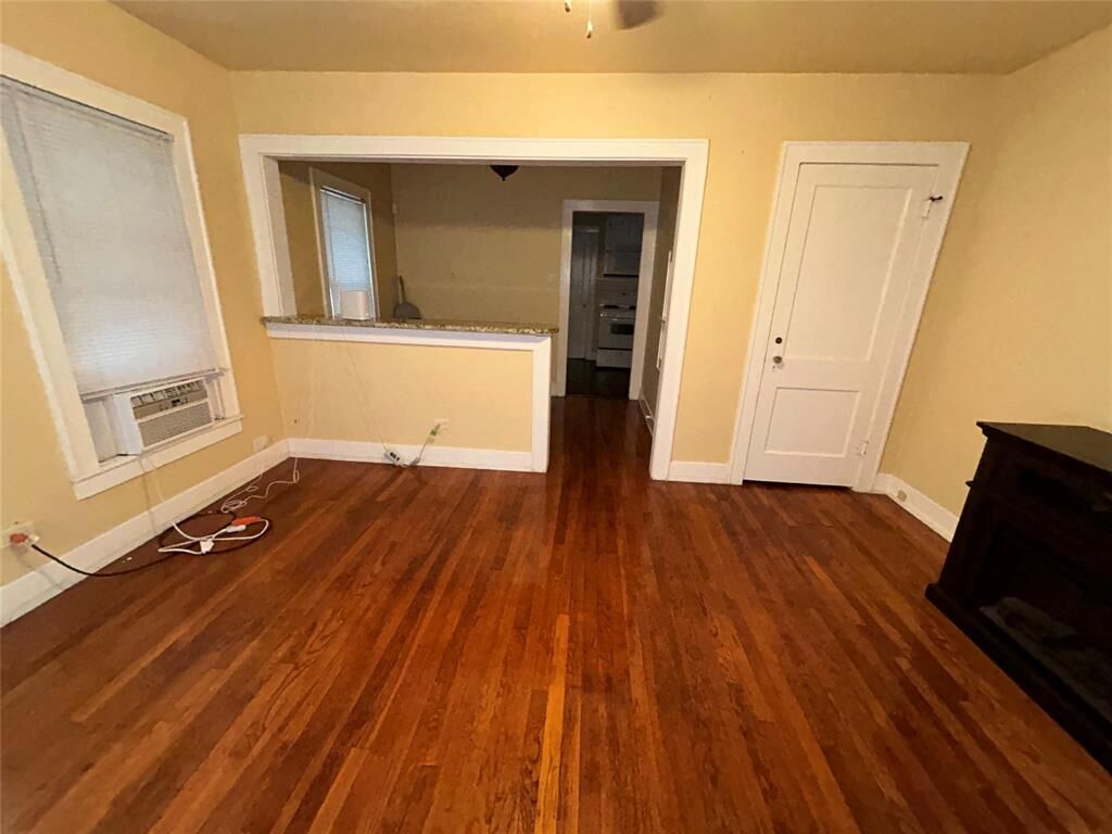 Property Photo: 3830 W 6th Street 1 TX 76107