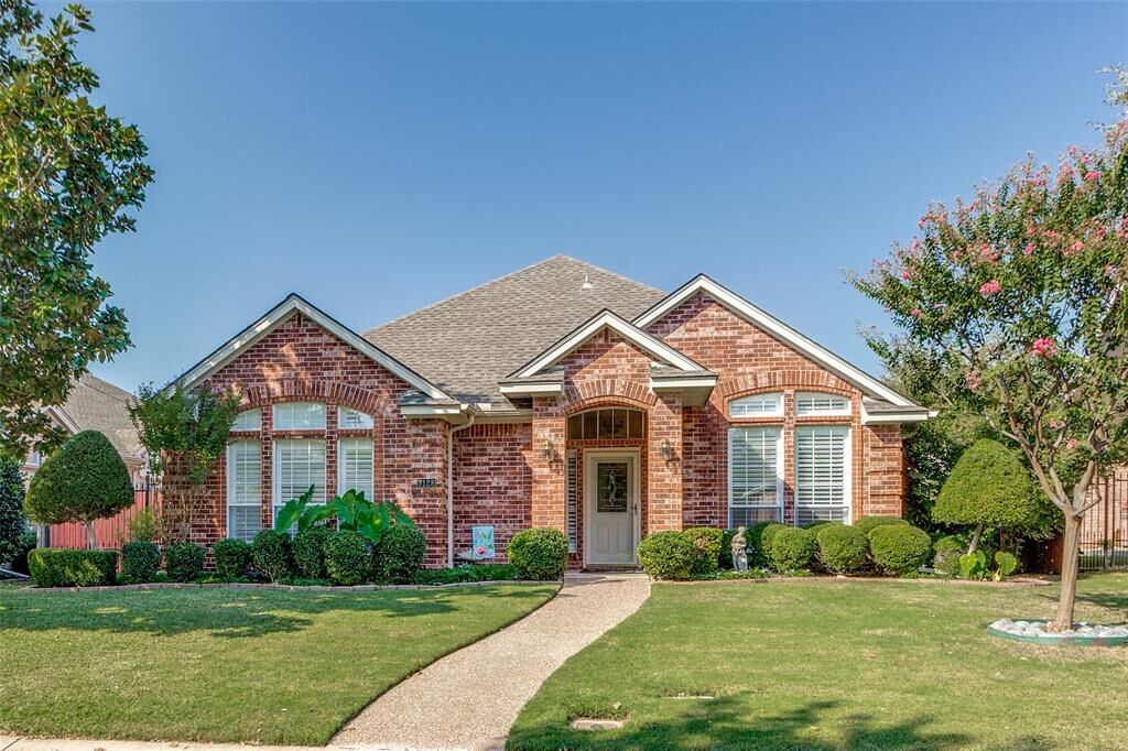 Property Photo: 7128 White Tail Trail TX 76132